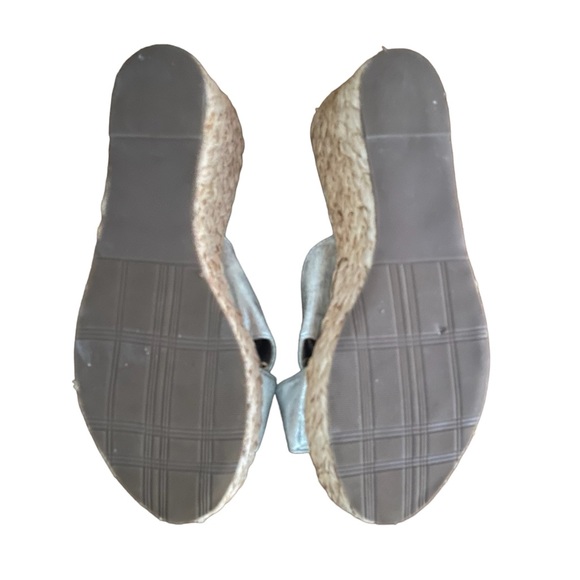 Women’s Silver wedged open toe shoe by Nomad ~ Size 9 ~ Great used condition - Picture 4 of 5